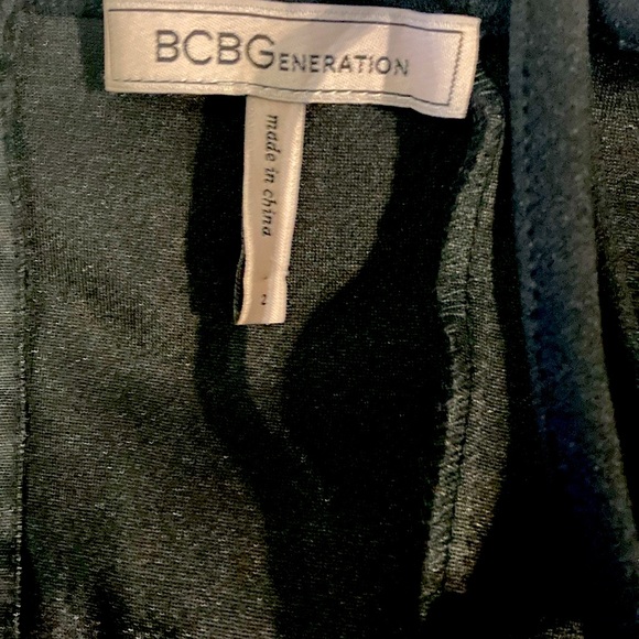 The Little Black Dress with Adjustable Straps is an Eye Catcher. Size 2 NWOT - Picture 6 of 10